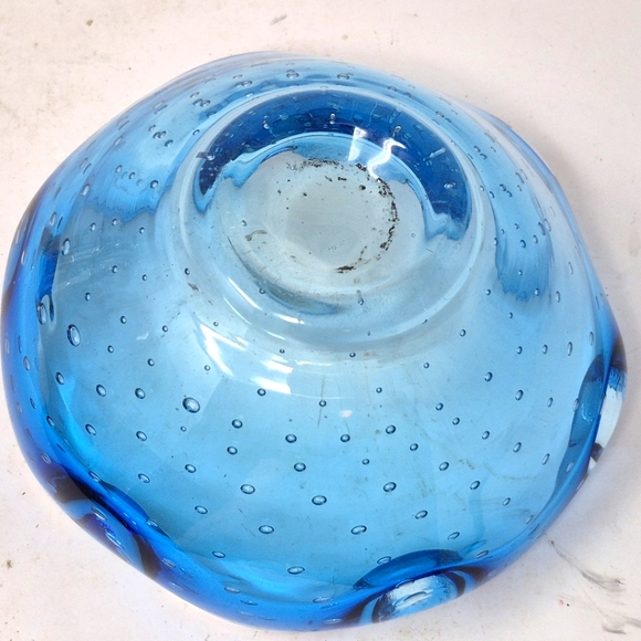 Murano Style Blue Art Glass Bowl With Controlled Bubbles - Picture 5 of 5